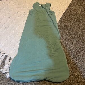 Quince EUC Sleepsack - size small - 1.0 tog